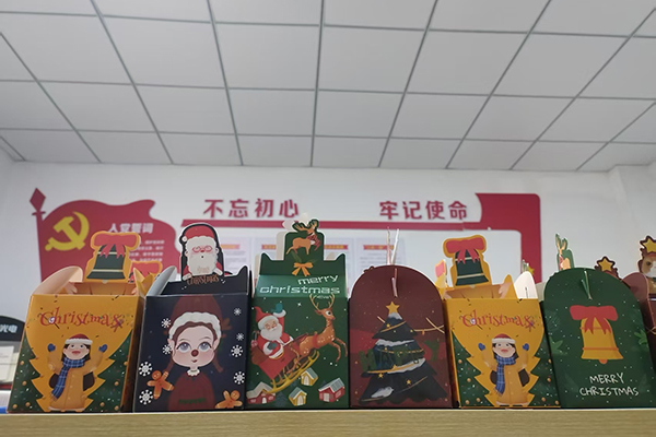 The Warm Promise Behind Christmas Eve Gifts